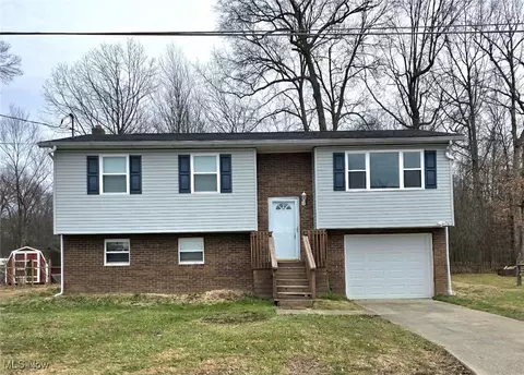 405 Jefferson Dr, Mineral Wells, WV 26150
