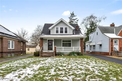 5204 Anthony St, Maple Heights, OH 44137