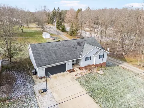 10476 Welton Rd NE, Bolivar, OH 44612