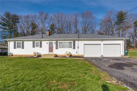 810 Leecrest St NW, Massillon, OH 44646