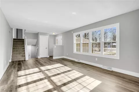 8031 Munson Rd, Mentor, OH 44060 photo 3
