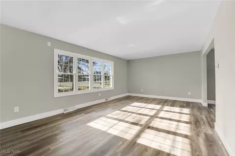 8031 Munson Rd, Mentor, OH 44060 photo 4