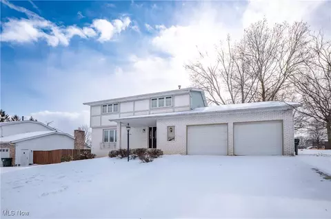 2218 Hiddenbrook St NE, Canton, OH 44721