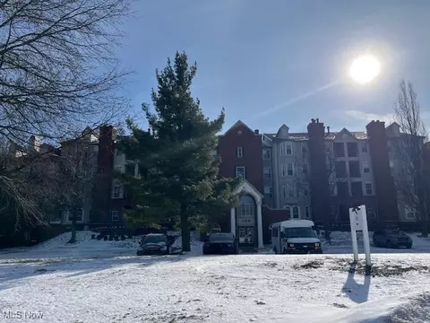 180 Fox Holw #301, Cleveland, OH 44124