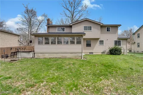 Exterior - 858 Squirrel Hill Dr, Boardman, OH 44512 photo 6 of 8