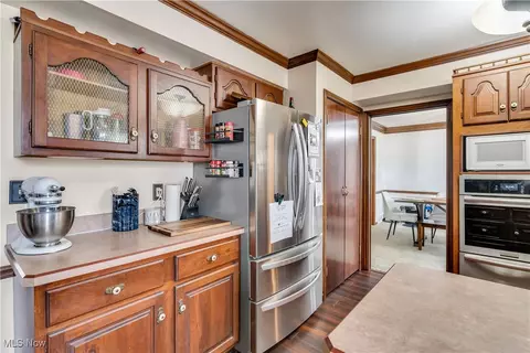 Kitchen - 858 Squirrel Hill Dr, Boardman, OH 44512 photo 3 of 5