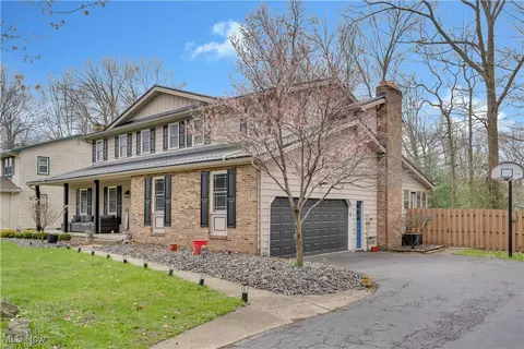 Exterior - 858 Squirrel Hill Dr, Boardman, OH 44512 photo 3 of 8