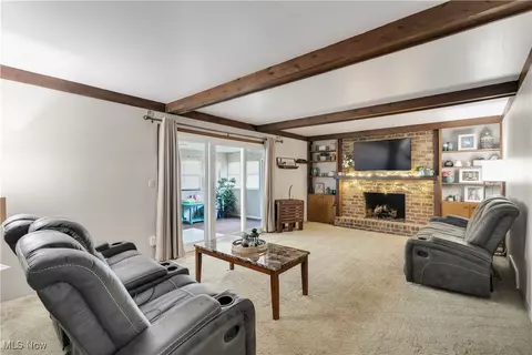 Living - 858 Squirrel Hill Dr, Boardman, OH 44512 photo 3 of 3