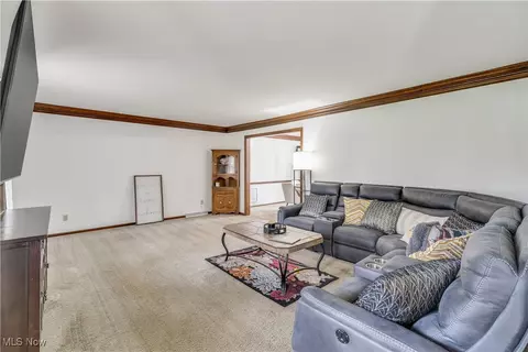 Living - 858 Squirrel Hill Dr, Boardman, OH 44512 photo 1 of 3