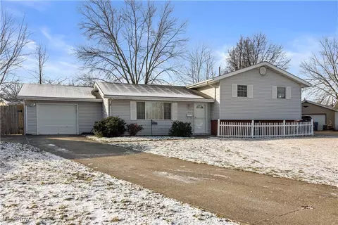 2108 E 41st St, Lorain, OH 44055 photo 12