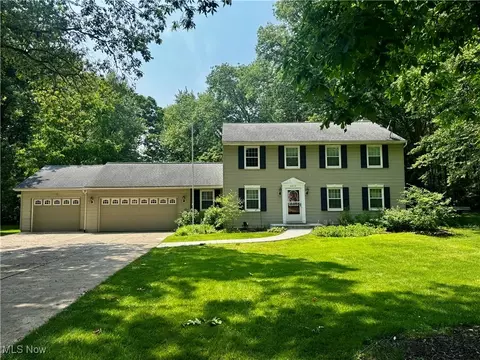 6014 Willow Lake Dr, Hudson, OH 44236