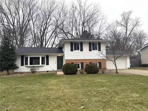 5998 Collins Rd, Mentor, OH 44060