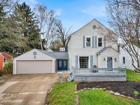 624 E Ford Ave, Barberton, OH 44203