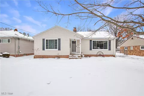 6815 Middlebrook Blvd, Middleburg Heights, OH 44130