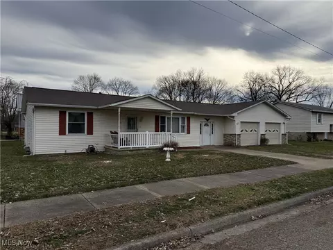 937 3rd St SW, New Philadelphia, OH 44663