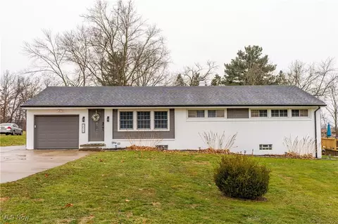 5613 Thunderbird Cir NW, North Canton, OH 44720