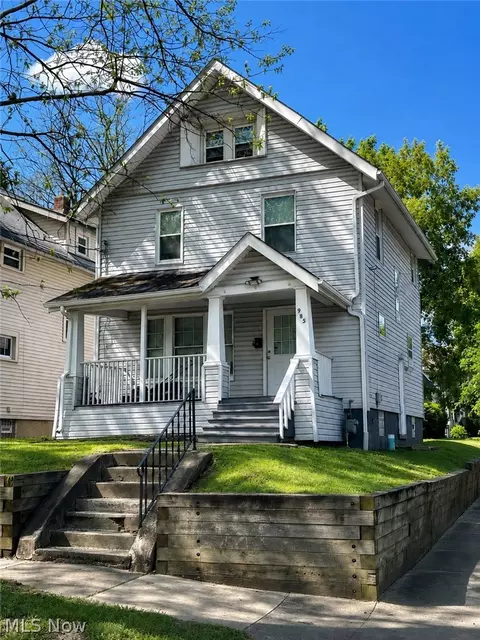 985 Bloomfield Ave, Akron, OH 44302