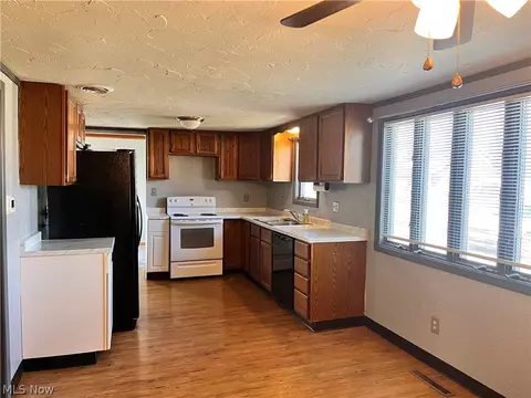 Kitchen - 2130 E 44th St, Ashtabula, OH 44004 photo 2 of 2
