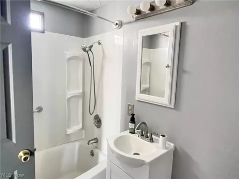 Bath - 2130 E 44th St, Ashtabula, OH 44004 photo 1 of 2