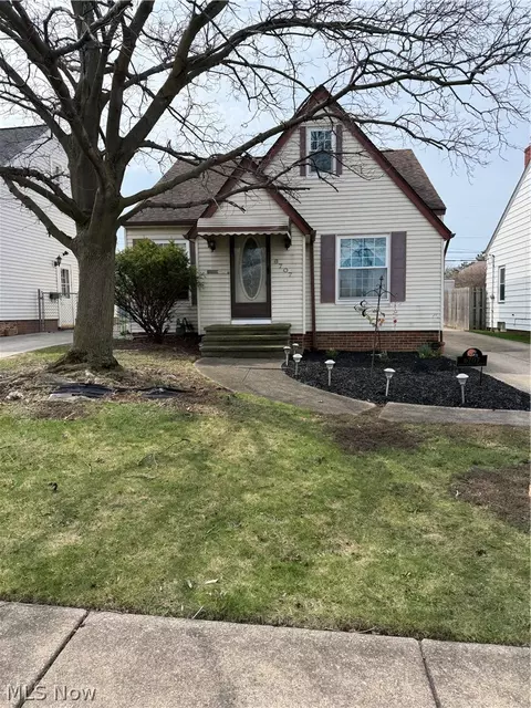 6707 Thornton Dr, Parma, OH 44129