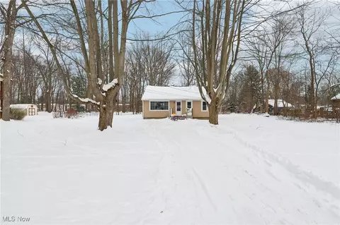 4623 Martin Dr, North Olmsted, OH 44070
