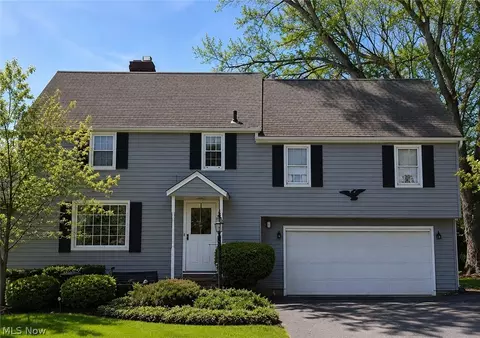 2800 Hillside Rd, Seven Hills, OH 44131