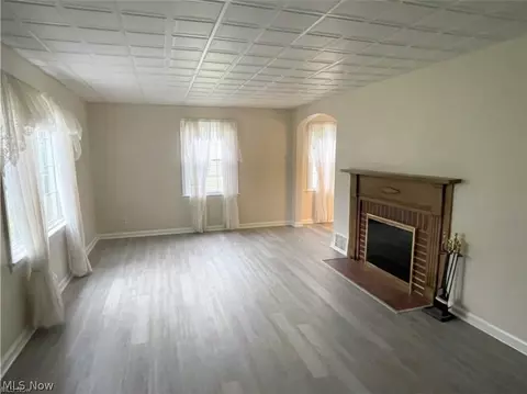 Living - 2800 Hillside Rd, Seven Hills, OH 44131 photo 2 of 2