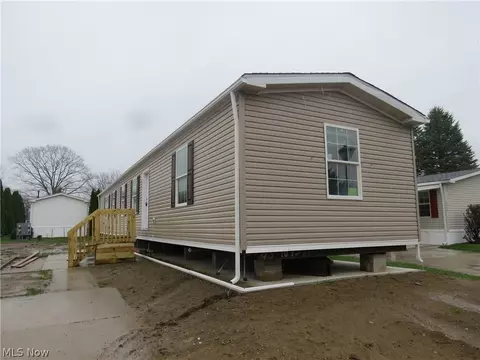 2663 Lake Breeze Dr, Madison, OH 44057