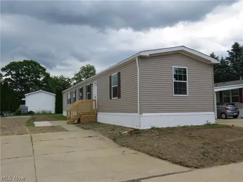 2663 Lake Breeze Dr, Madison, OH 44057