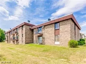 16111 Apt A8 Maple Park Dr, Maple Heights, OH 44137 photo 2