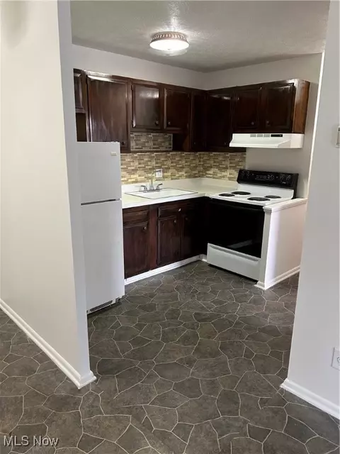 16111 Apt A8 Maple Park Dr, Maple Heights, OH 44137 photo 3