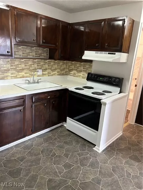 16111 Apt A8 Maple Park Dr, Maple Heights, OH 44137 photo 4