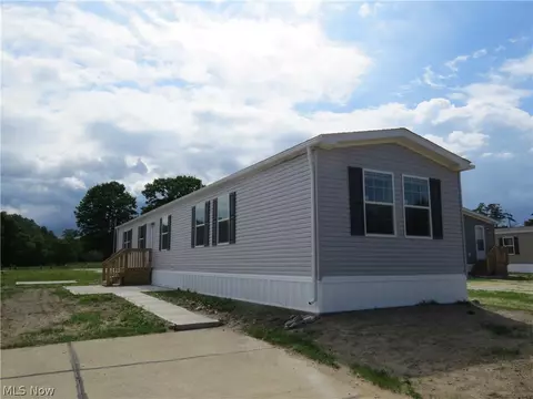2659 Lake Breeze Dr, Madison, OH 44057