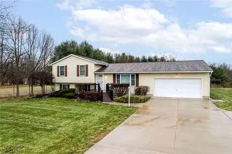 1838 Sandy Lake Rd, Ravenna, OH 44266