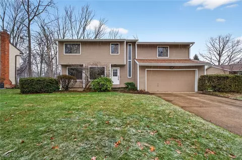7627 Newton Dr, Mentor, OH 44060
