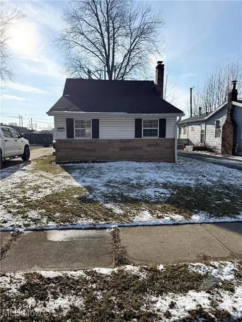 296 E 317th St, Willowick, OH 44095