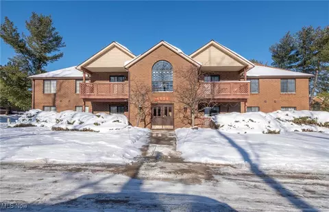 8621 Scenicview Dr, Broadview Heights, OH 44147