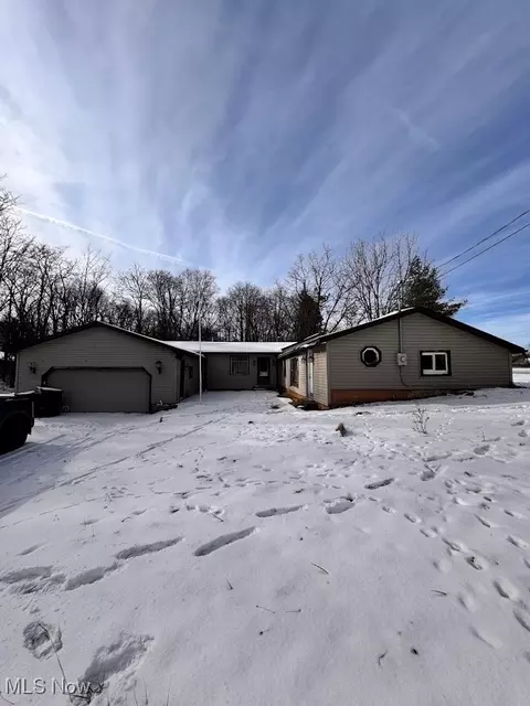 228 Hartman Rd, Wadsworth, OH 44281