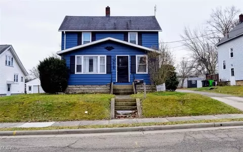 416 Adena St NE, North Canton, OH 44720