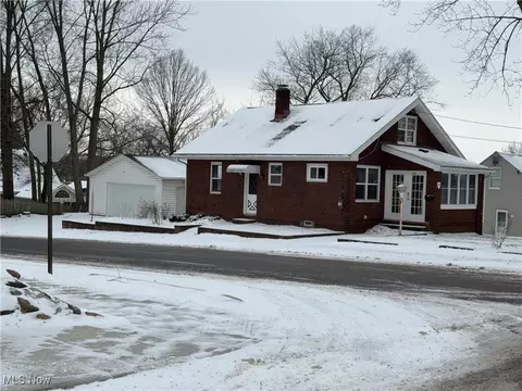 194 E Baird Ave, Barberton, OH 44203