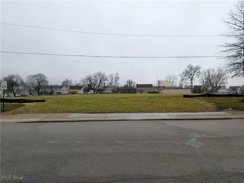 3 Rd St NE, Carrollton, OH 44615