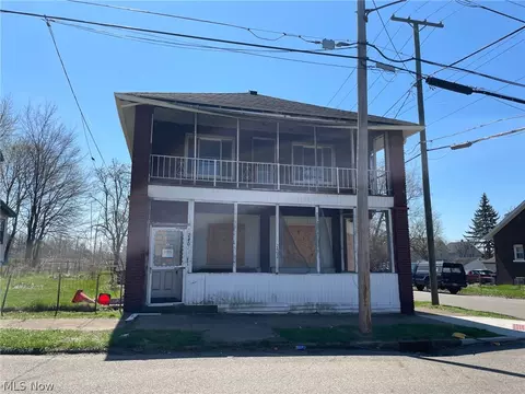 2402 14th St NE, Canton, OH 44705