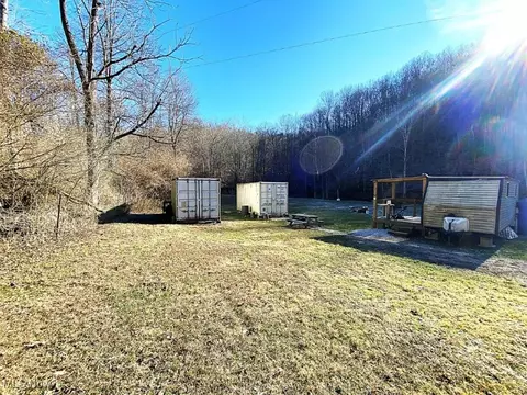 88 Ivy Rd, Gandeeville, WV 25243