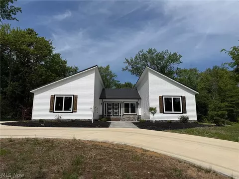 3940 Ellendale Rd, Chagrin Falls, OH 44022