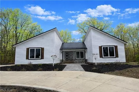 3940 Ellendale Rd, Chagrin Falls, OH 44022