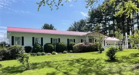 8608 Goddard Craft Ln, Cambridge, OH 43725