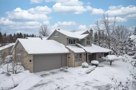 16 Deerfield Ln, Beachwood, OH 44122