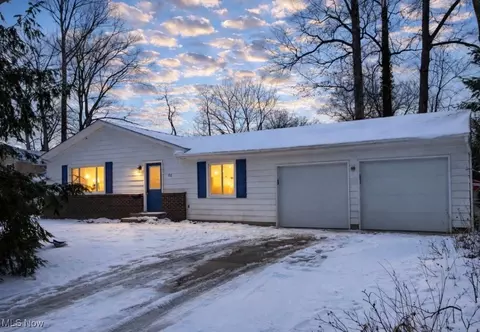 132 Herrmann Dr, Avon Lake, OH 44012