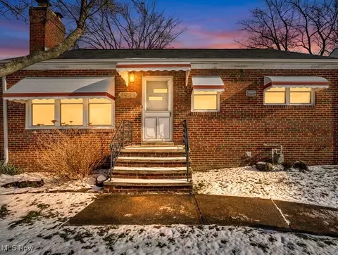 1221 Belrose Rd, Mayfield Heights, OH 44124