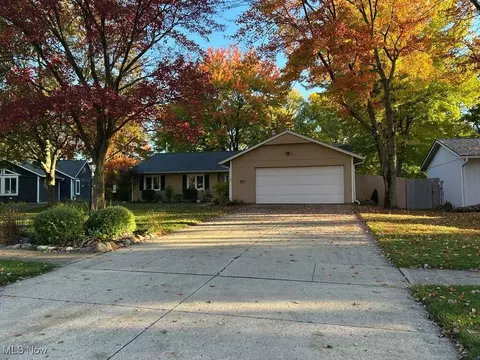 19617 Cross Trl N, Strongsville, OH 44136